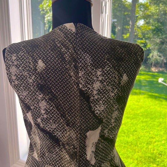 Max Mara Camo Peplum Dress, Size 6 - Picture 6 of 7